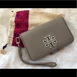 Tory Burch Smart Phone Wallet/wristlet French Gray